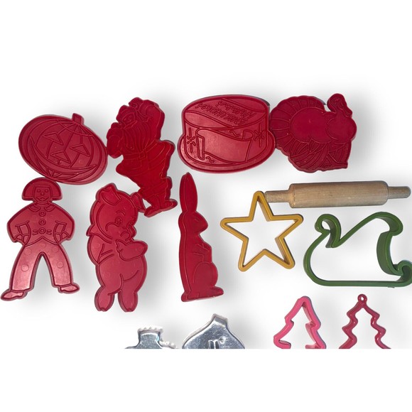 Vintage Cookie Cutters Christmas Assorted Holiday Aluminum Plastic 20pc - Picture 5 of 7